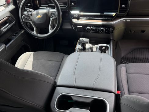 Used 2024 Chevrolet Silverado 1500 LT AWD/4WD image 25