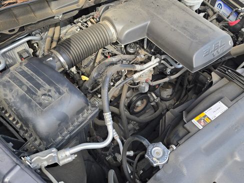 Used 2018 RAM 1500 Classic SLT image 32