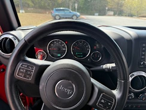 Used 2015 Jeep Wrangler Unlimited Rubicon w/ Dual Top Group image 12