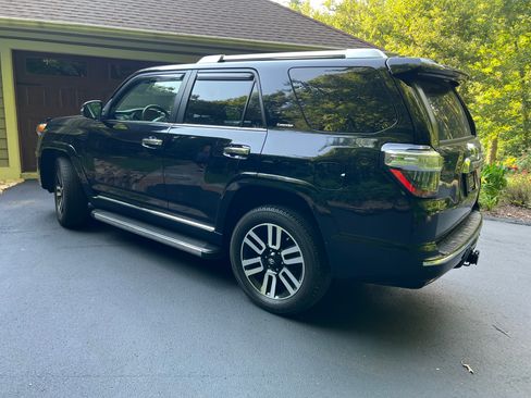 Used 2023 Toyota 4Runner Limited AWD/4WD image 5
