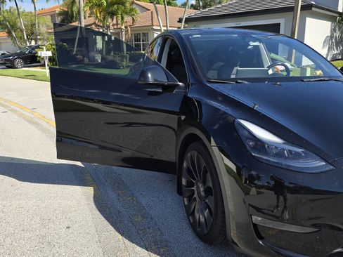 Used 2023 Tesla Model Y Performance AWD/4WD image 5