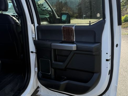 Used 2016 Ford F150 Platinum w/ Equipment Group 701A Luxury image 26