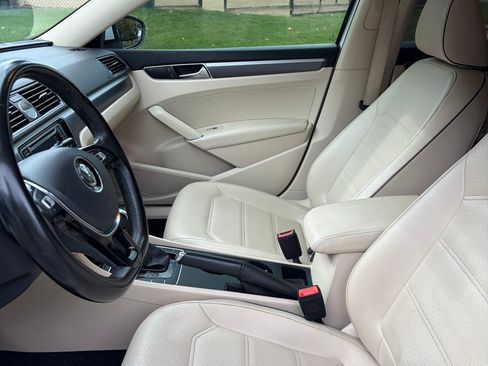 Used 2017 Volkswagen Passat 1.8T R-Line image 11