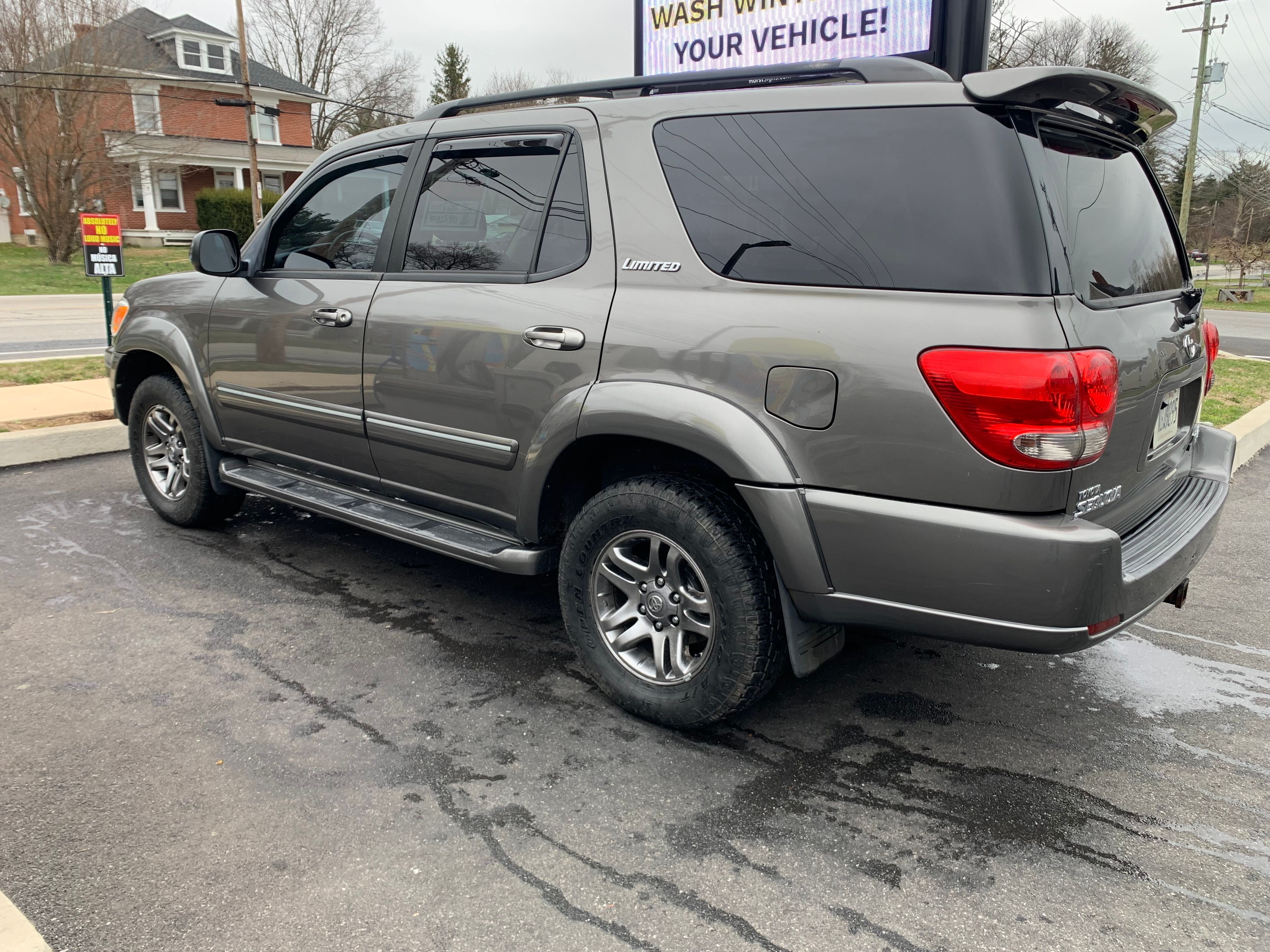 Used 2007 Toyota Sequoia Limited w/ Luxury Pkg AWD/4WD image 5
