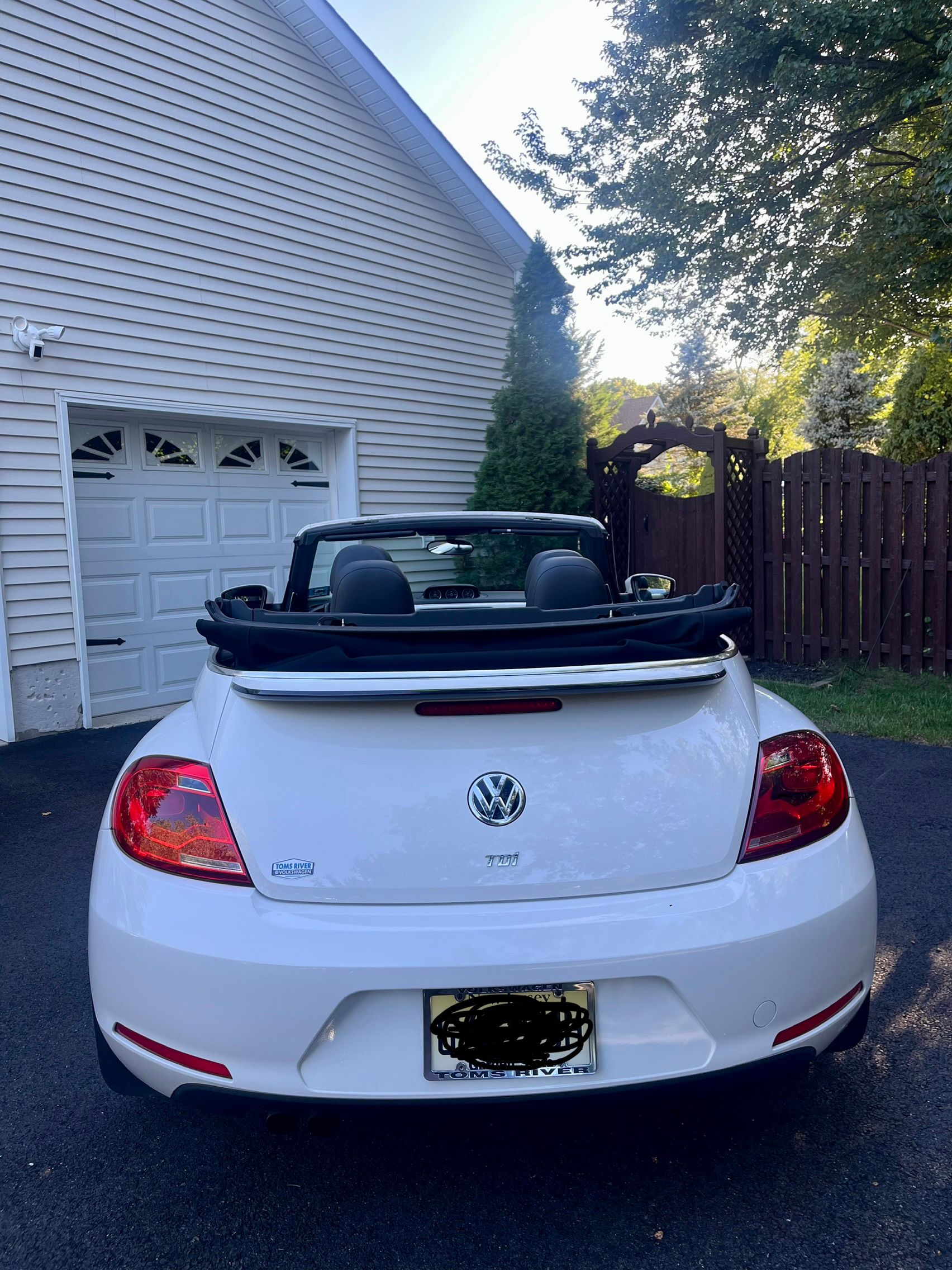 Used 2013 Volkswagen Beetle TDI FWD image 2