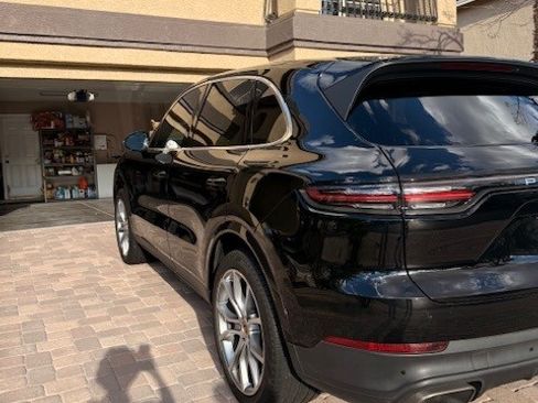 Used 2020 Porsche Cayenne image 5
