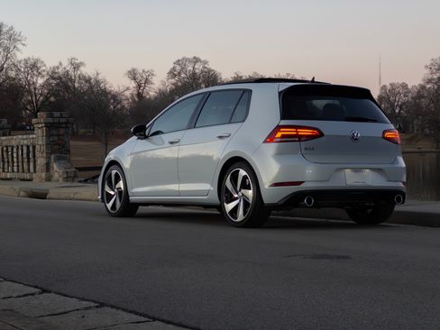 Used 2019 Volkswagen GTI SE image 4