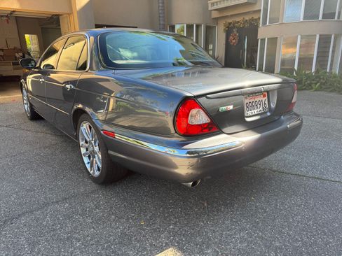 Used 2005 Jaguar XJ8 image 9