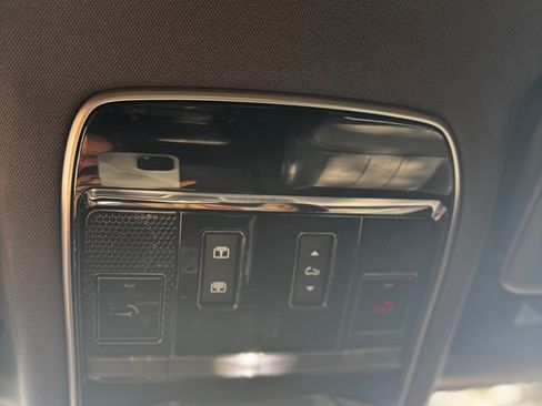 Used 2023 Land Rover Range Rover SE image 9