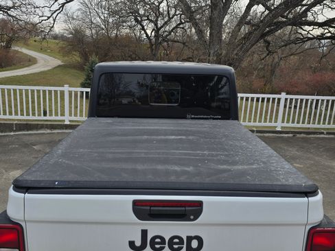 Used 2023 Jeep Gladiator Sport image 8