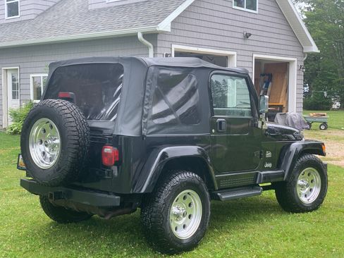 Used 2003 Jeep Wrangler Sahara AWD/4WD image 4