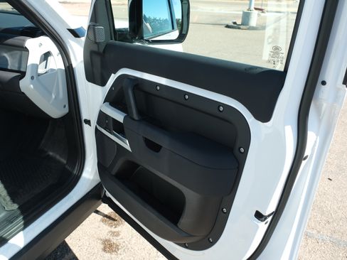 Used 2023 Land Rover Defender 110 S image 25