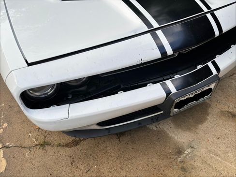 Used 2018 Dodge Challenger SXT image 8