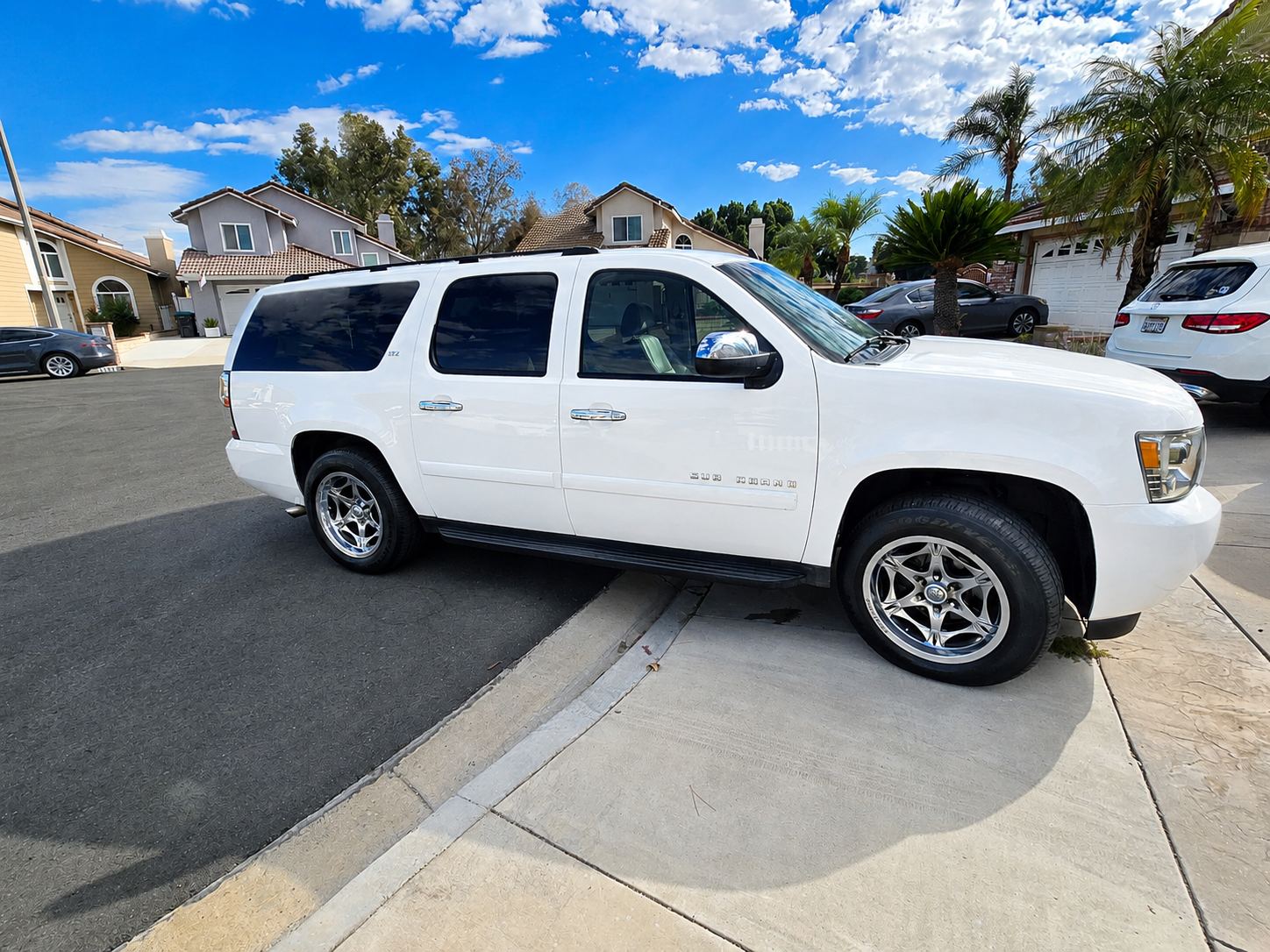 Used 2007 Chevrolet Suburban LTZ w/ LTZ Preferred Equipment Group AWD/4WD image 17