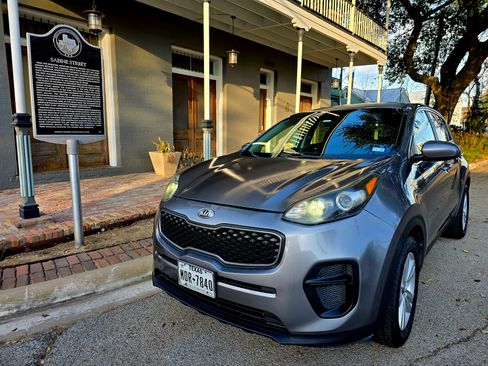 Used 2018 Kia Sportage LX image 5