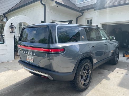 Used 2022 Rivian R1S Launch Edition image 4