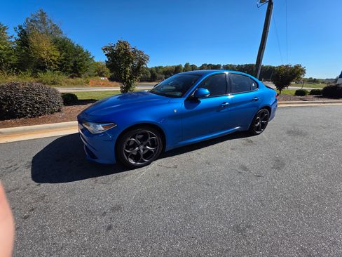 Used 2019 Alfa Romeo Giulia Ti Sport w/ Quick Order Package 22S Sport image 4