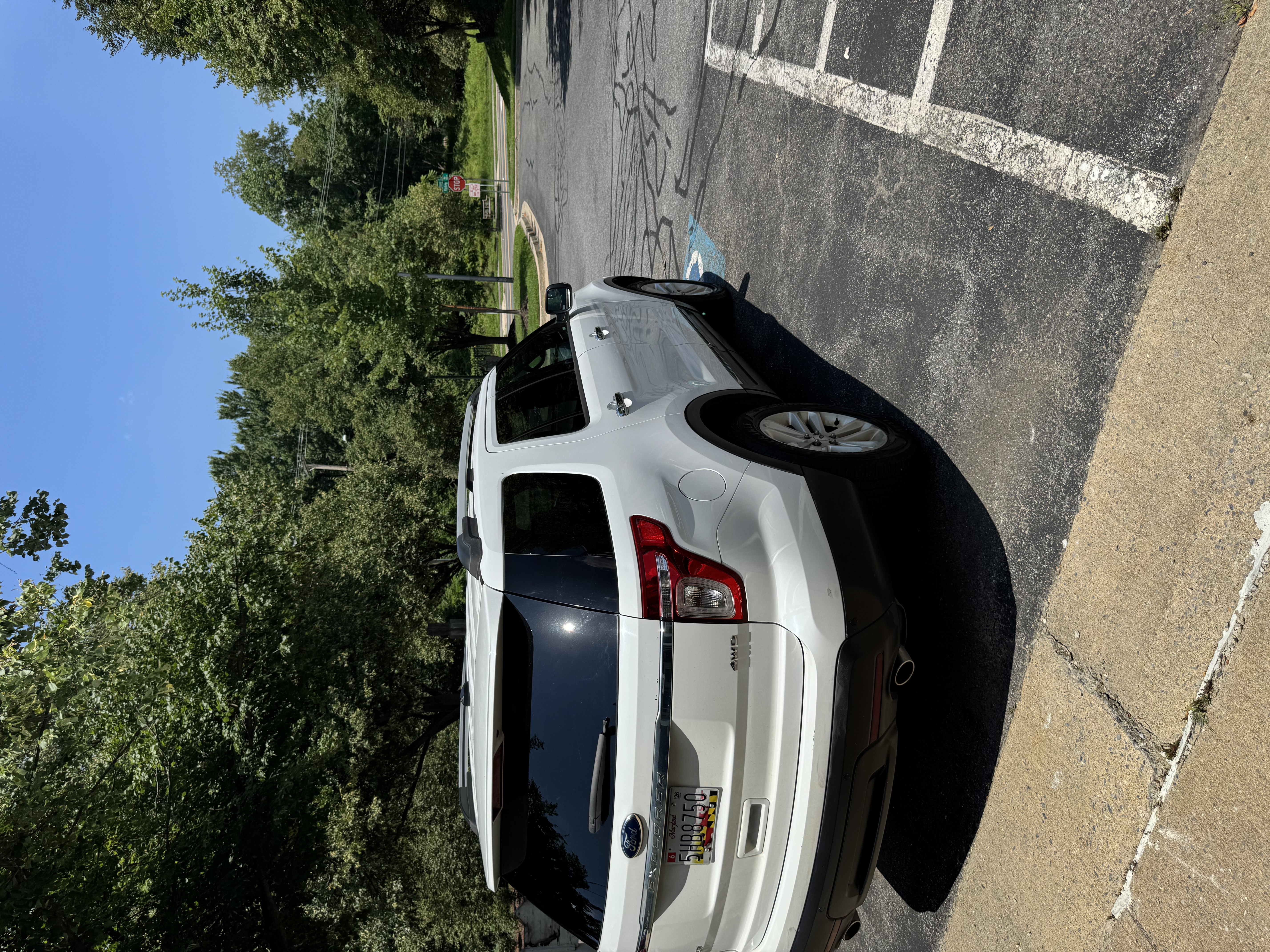 Used 2014 Ford Explorer XLT AWD/4WD image 6