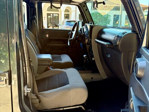 Used 2008 Jeep Wrangler Unlimited X image 2