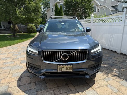 Used 2020 Volvo XC90 T6 Momentum w/ Protection Package AWD/4WD image 2