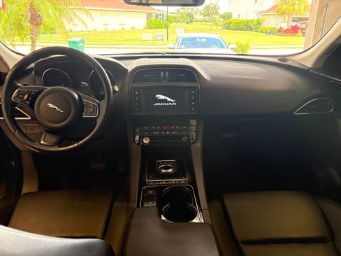 Used 2017 Jaguar F-PACE Premium AWD/4WD image 9