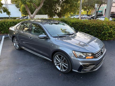 Used 2018 Volkswagen Passat 2.0T R-Line image 1