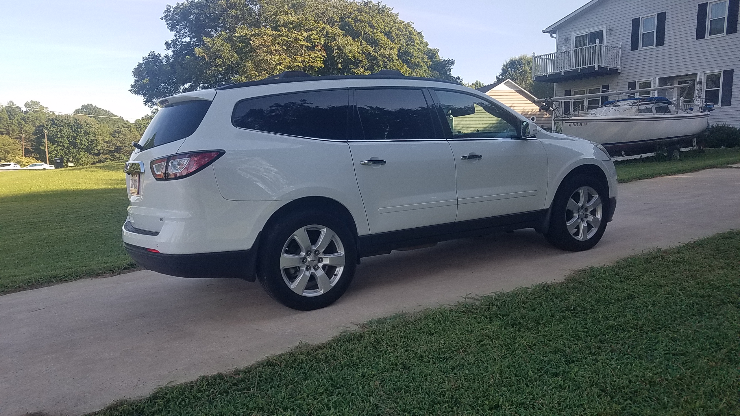 Used 2017 Chevrolet Traverse LT w/ Style and Technology Package FWD image 8