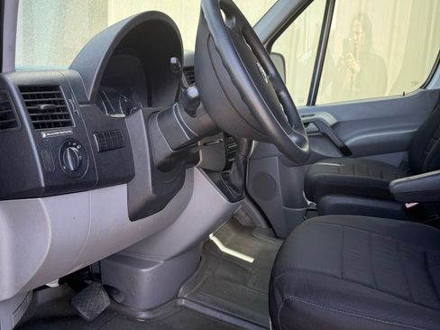 Used 2007 Dodge Sprinter 2500 image 11