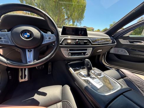 Used 2020 BMW 750i xDrive w/ M Sport Package image 18
