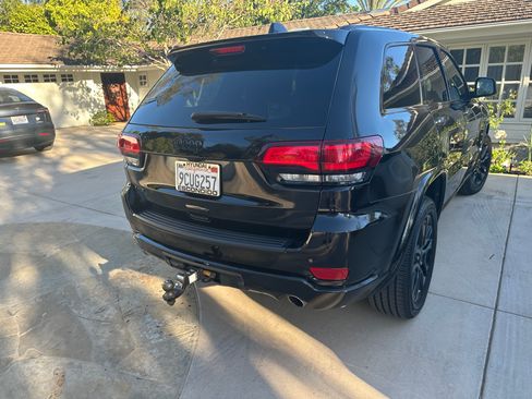 Used 2022 Jeep Grand Cherokee Laredo X image 2