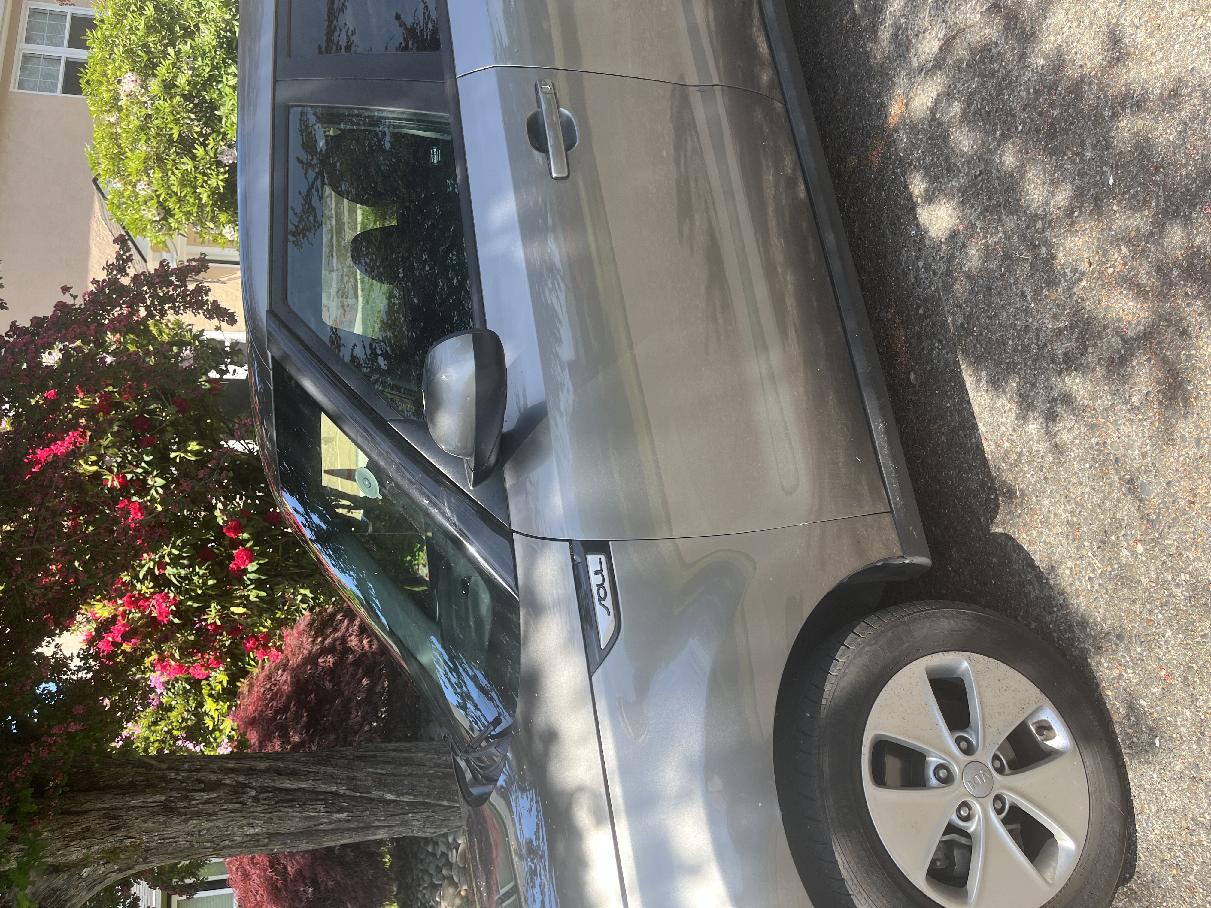 Used 2016 Kia Soul FWD image 2
