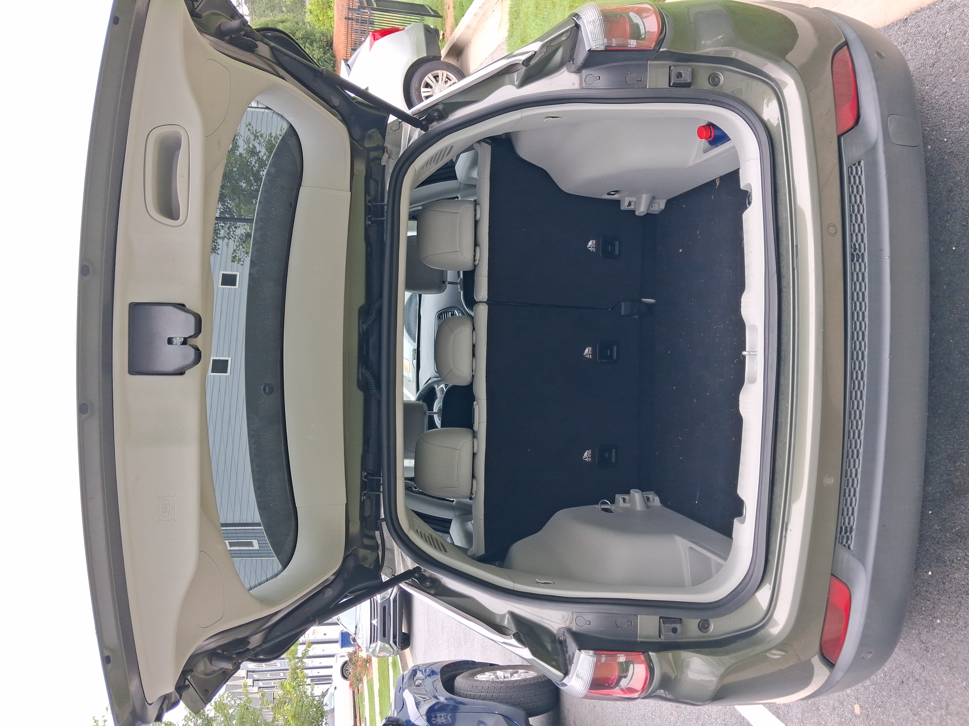 Used 2018 Jeep Compass Latitude w/ Popular Equipment Group FWD image 6