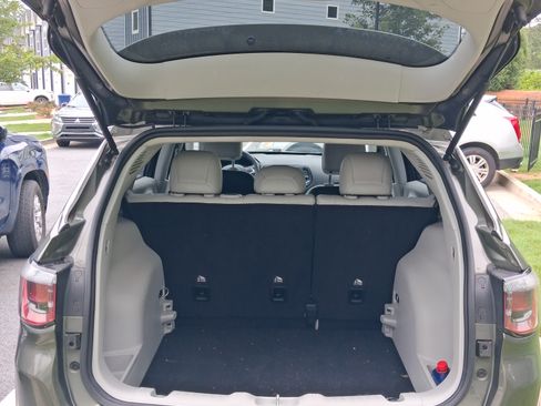 Used 2018 Jeep Compass Latitude w/ Popular Equipment Group FWD image 6