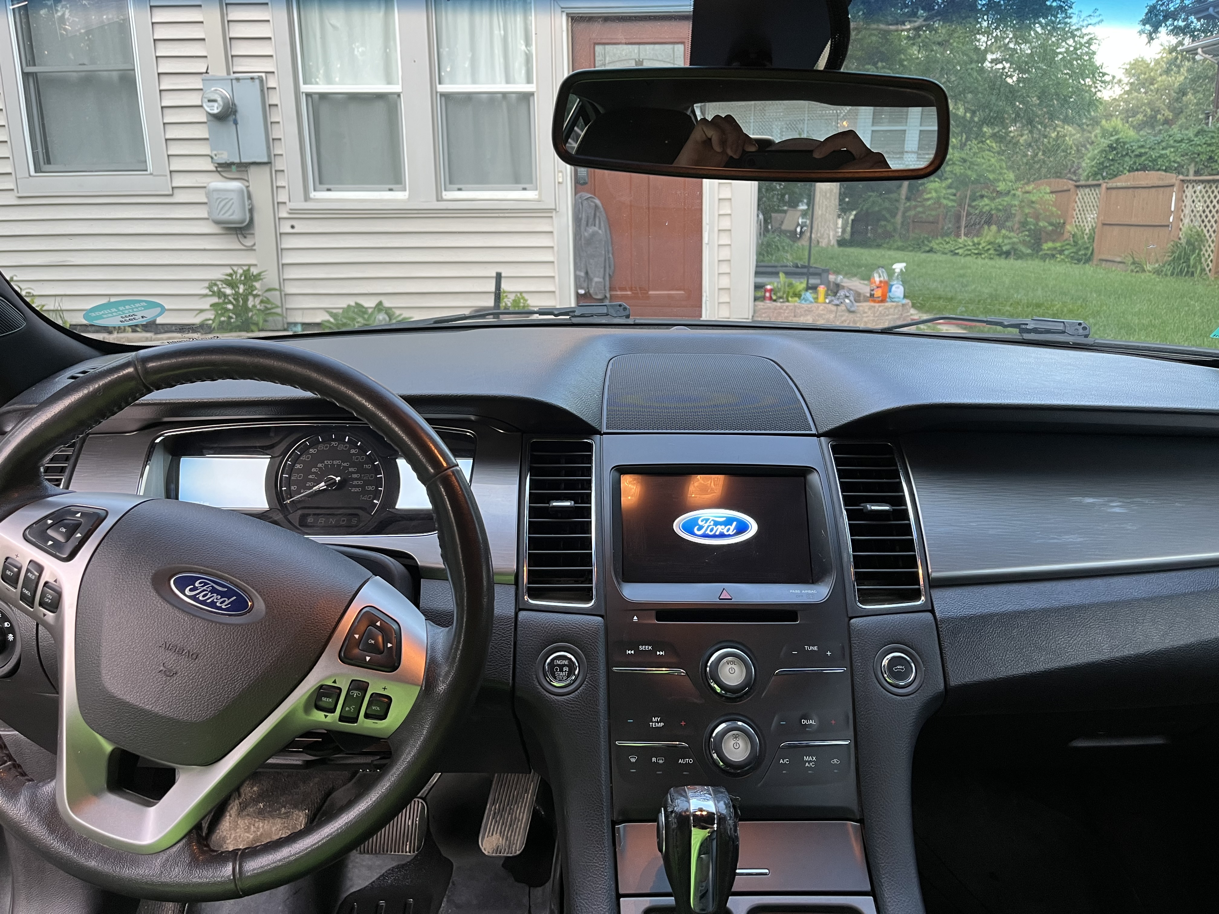 Used 2018 Ford Taurus SEL w/ Equipment Group 201A FWD image 1