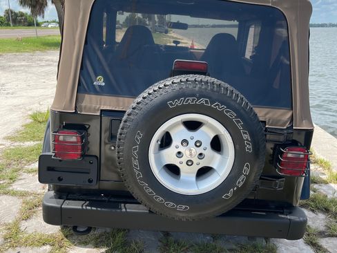 Used 1999 Jeep Wrangler Sahara AWD/4WD image 8