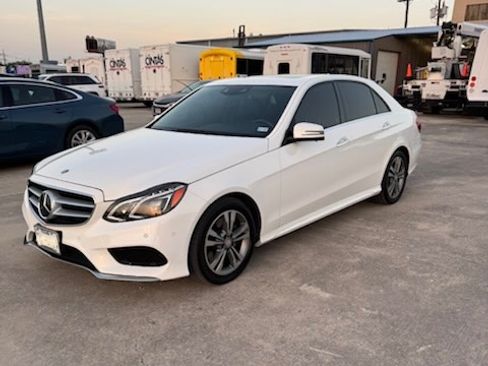 Used 2014 Mercedes-Benz E 250 BlueTEC Sedan image 1