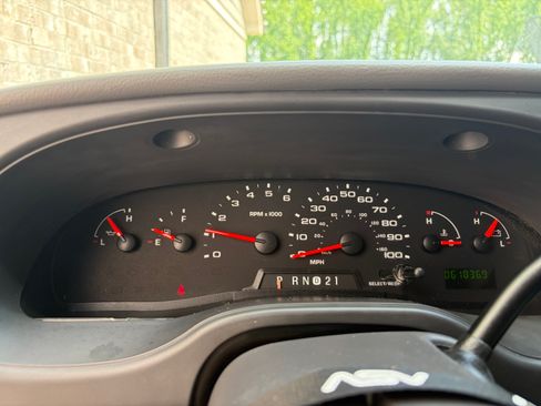 Used 2008 Ford E-150 and Econoline 150 Extended RWD image 16