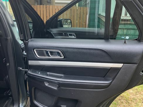 Used 2016 Ford Explorer XLT w/ Equipment Group 202A image 8