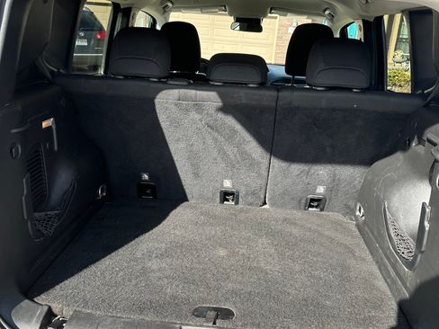 Used 2018 Jeep Renegade Latitude w/ Cold Weather Group image 14