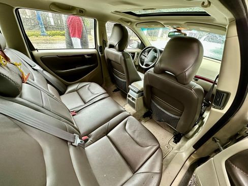 Used 2002 Volvo V70 Cross Country AWD/4WD image 5