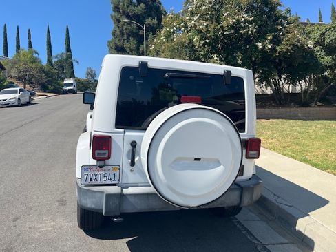 Used 2017 Jeep Wrangler Sahara image 5