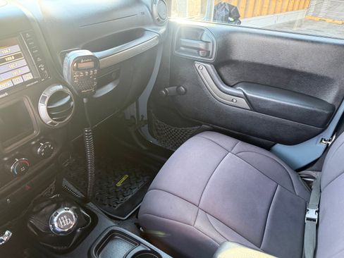 Used 2014 Jeep Wrangler Sport w/ 32" Tire & Wheel Group image 9