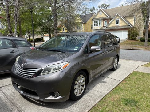 Used 2016 Toyota Sienna Limited Premium image 1