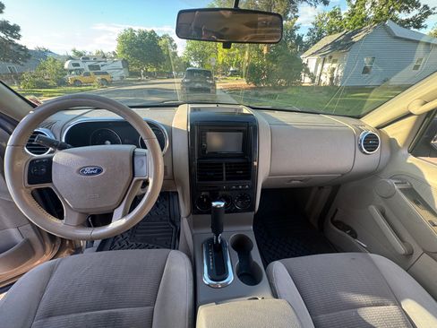 Used 2006 Ford Explorer XLT AWD/4WD image 10