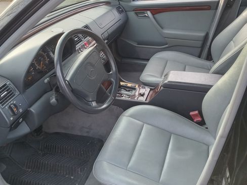 Used 1995 Mercedes-Benz C 220 Sedan image 4