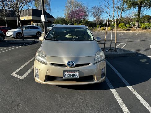 Used 2011 Toyota Prius Two image 1