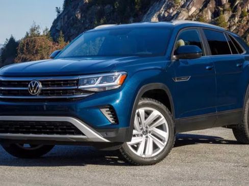 Used 2023 Volkswagen Atlas Cross Sport SE w/ Black Wheel Package AWD/4WD image 2