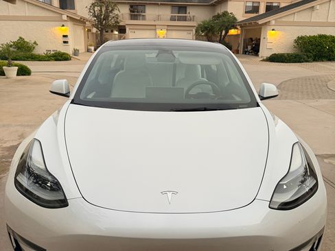 Used 2023 Tesla Model 3 Standard Range image 8