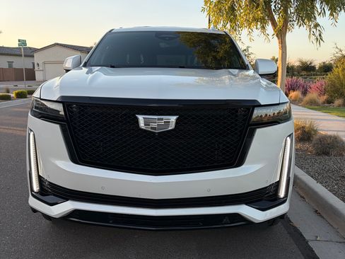 Used 2022 Cadillac Escalade Sport Platinum w/ LPO, ONYX Package AWD/4WD image 2