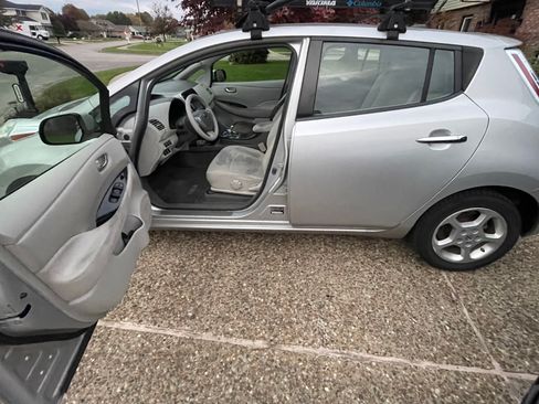 Used 2012 Nissan Leaf SL image 6